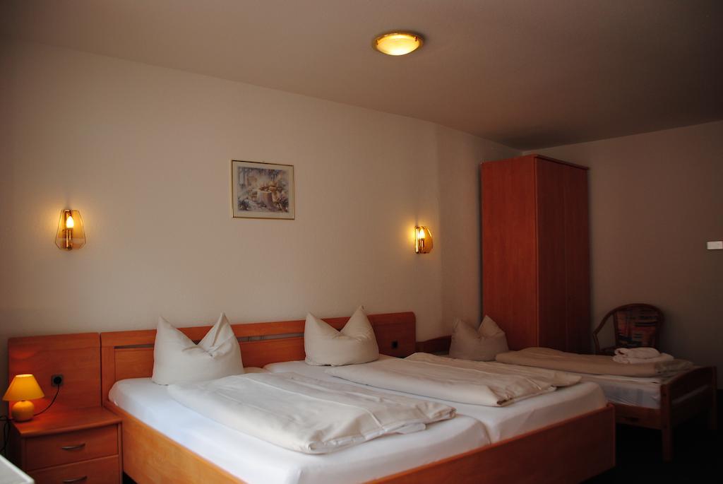 Hotel Kurfuerst Garni Germersheim Room photo