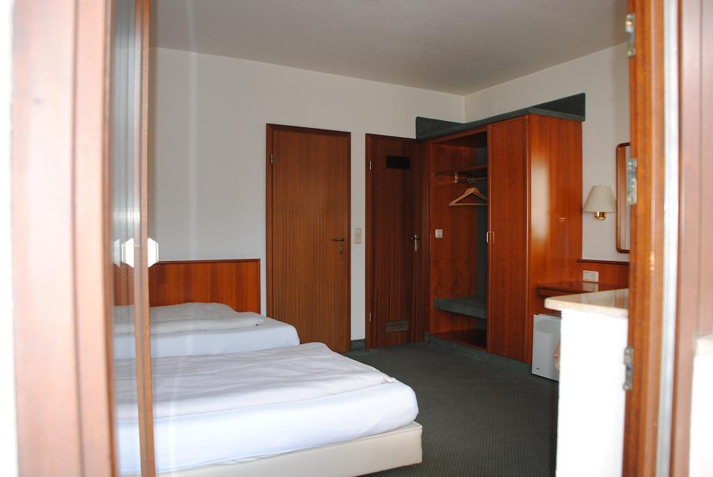 Hotel Kurfuerst Garni Germersheim Room photo