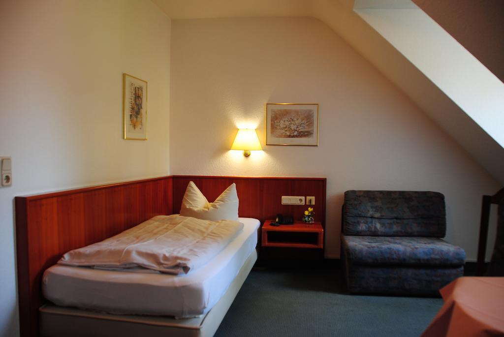 Hotel Kurfuerst Garni Germersheim Room photo